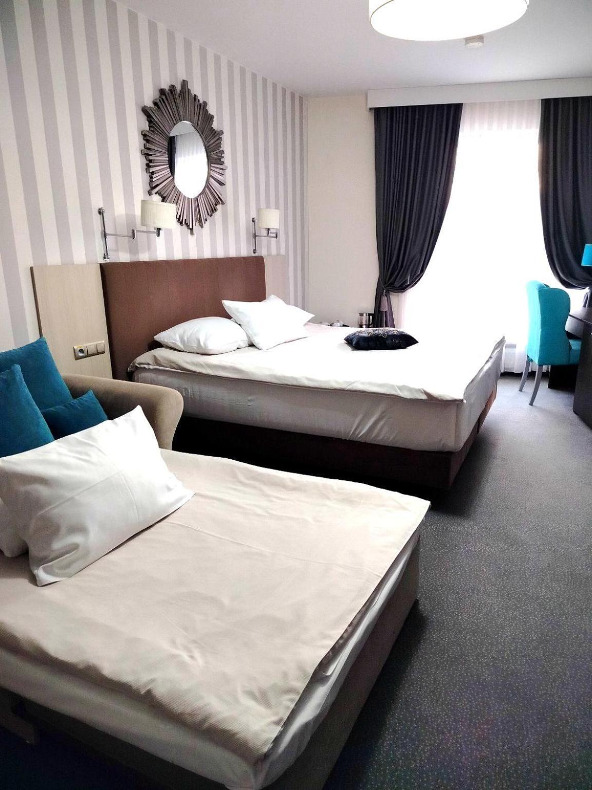 Hotel Sokolowska Airport Modlin Nowy Dwór Mazowiecki エクステリア 写真