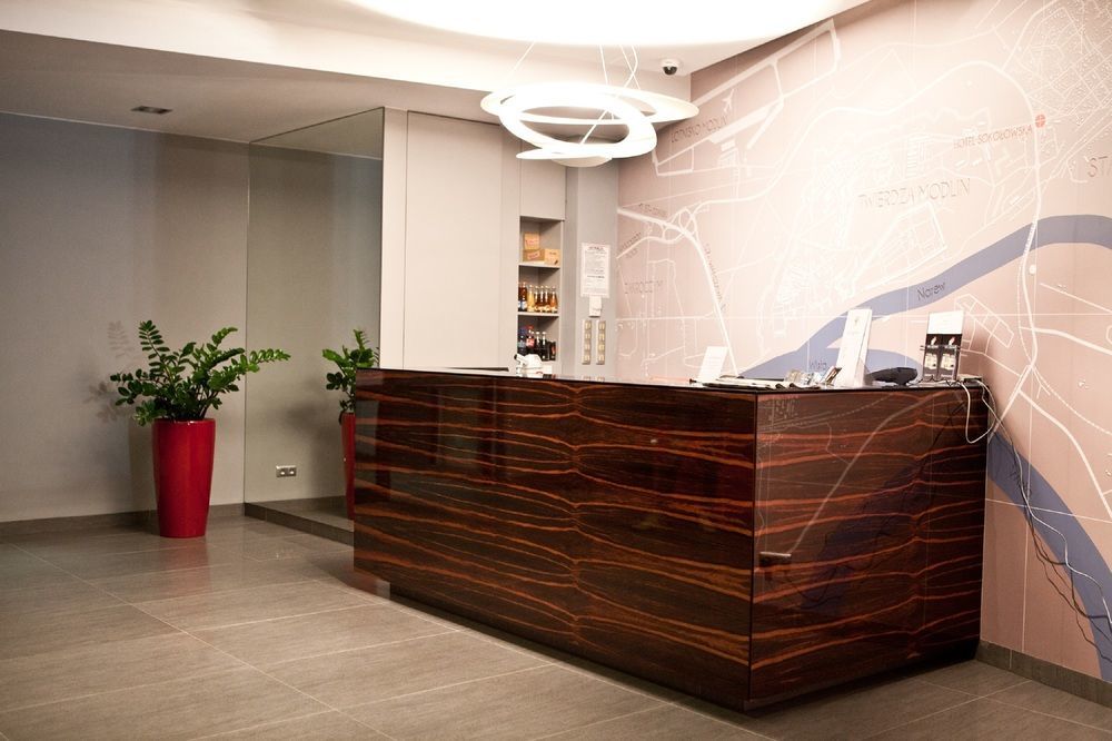 Hotel Sokolowska Airport Modlin Nowy Dwór Mazowiecki エクステリア 写真