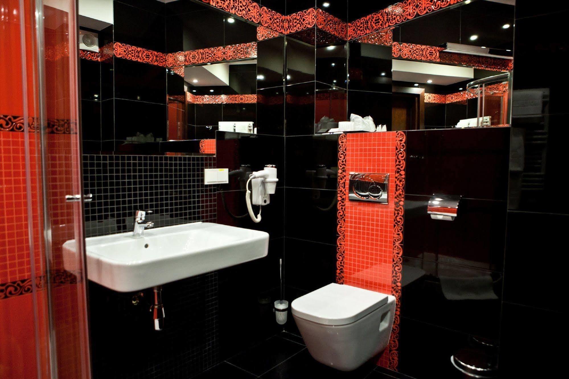 Hotel Sokolowska Airport Modlin Nowy Dwór Mazowiecki エクステリア 写真